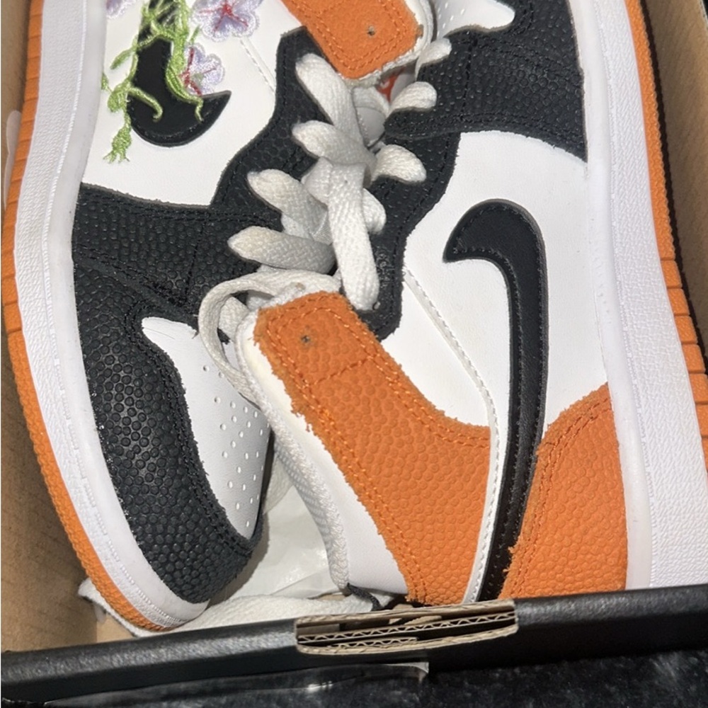 Nike Jordan Mid SE - Size 11.5C